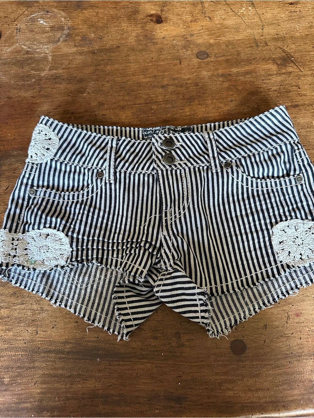 Vintage y2k hot kiss mini short